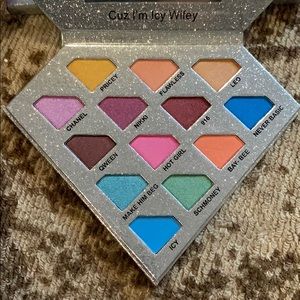 Eyeshadow palette